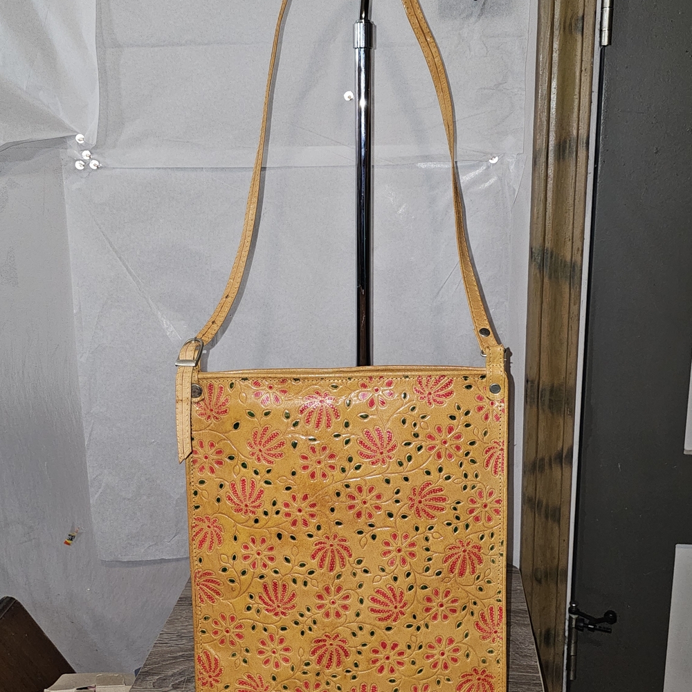 Rare Vintage Hand Tooled Floral Tan Shoulder Bag - Picture 3 of 11